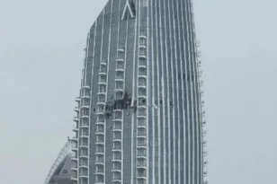 Ντουμπάι: Drone έπεσε σε ουρανοξύστη κοντά στο Dubai Creek, υπό έλεγχο η φωτιά ΒΙΝΤΕΟ