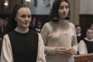 Όλες οι Κυριακές: Ανάμεσα στην πίστη και στο θόρυβο της ζωής