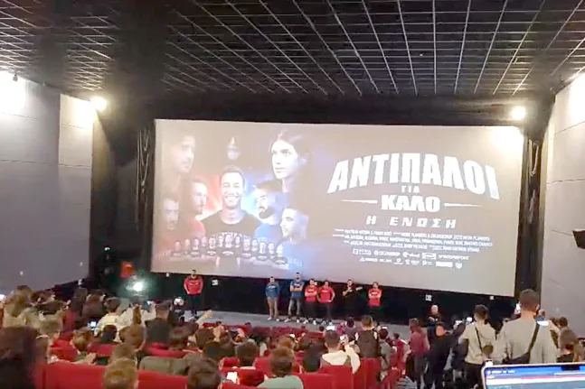 «Αντίπαλοι για καλό»: YouTubers δέχθηκαν κύματα αγάπης από παιδιά ΦΩΤΟ