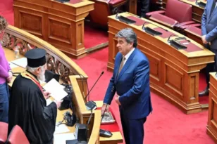 Βουλή: Ορκίστηκε βουλευτής Αρκαδίας του ΠΑΣΟΚ ο Βαγγέλης Γιαννακούρας – Στη θέση του Οδυσσέα Κωνσταντινόπουλου