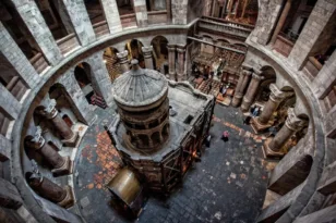 Ιερουσαλήμ: Η ισραηλινή αστυνομία εμπόδισε τον Λατίνο Πατριάρχη να φτάσει στον Πανάγιο Τάφο την Κυριακή των Βαΐων