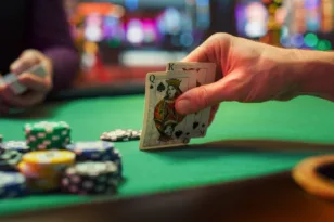 Κύκλωμα παράνομου τζόγου με τζίρο 16 εκατ. ευρώ: Συλλήψεις και σε Πάτρα – Αγρίνιο σε μεγάλη επιχείρηση της ΕΛΑΣ