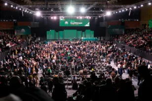 Ξεκίνησε το Συνέδριο του ΠΑΣΟΚ – Δείτε την ομιλία Ανδρουλάκη