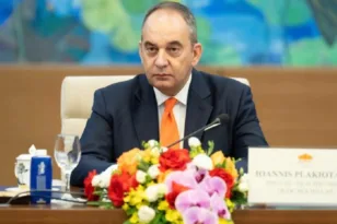 Πλακιωτάκης από Ανόι: Έμφαση στην προστασία των Ελλήνων στο Ιράν και ενίσχυση των σχέσεων Ελλάδας–Βιετνάμ