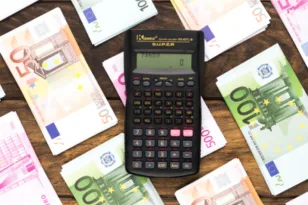 ΑΑΔΕ: Σχεδόν 30 δισ. ευρώ από ΦΠΑ προβλέπει ο σχεδιασμός για το 2026