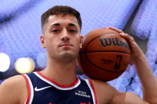 Τζον Πουλακίδας: Το βιογραφικό του «λέει» πολλά, έκανε το ντεμπούτο του στο NBA με τους Μάβερικς, ΒΙΝΤΕΟ