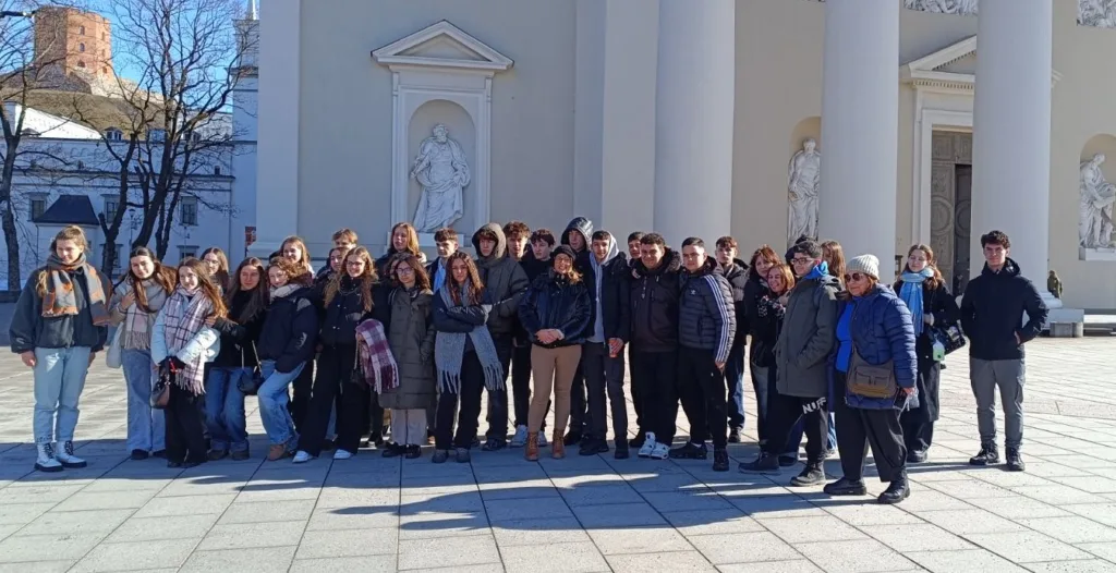 Μαθητές του Πρότυπου Λυκείου Πατρών έκαναν εκπαιδευτικό ταξίδι στη Λιθουανία ΦΩΤΟ