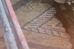 Αθήνα: Αρχαίο ψηφιδωτό αποκαλύφθηκε τυχαία σε έργα στην οδό Ευριπίδου