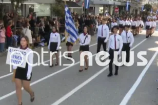 Πύργος: Με μαύρες κορδέλες στην παρέλαση οι συμμαθητές του 18χρονου Μάκη