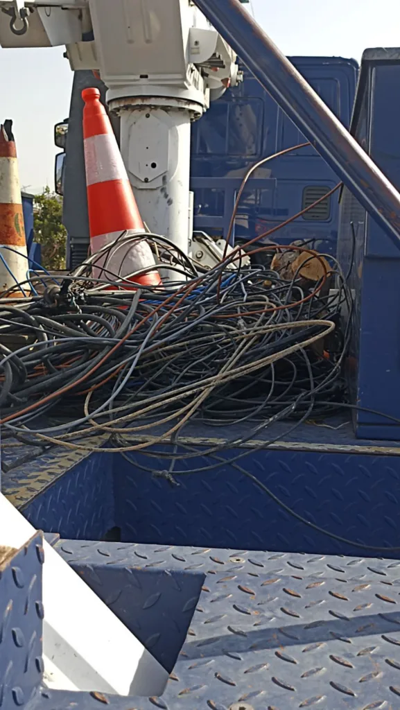 Μεγάλη αστυνομική επιχείρηση στα Άνω Λιόσια: 12 συλλήψεις για ρευματοκλοπές και διακοπή παράνομων συνδέσεων