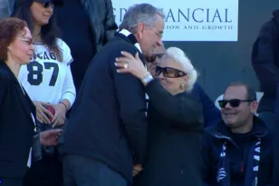 Και ο Σαμαράς στα πανηγύρια της Καλαμάτας για τη μεγάλη επιστροφή