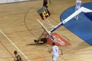 Κάρφωσε και γκρέμισε την μπασκέτα, αλλά αυτή τον…εκδικήθηκε και τον εγκλώβισε! ΒΙΝΤΕΟ