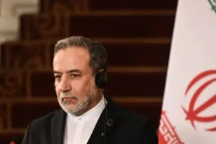 Ιράν: Διαψεύδει Τραμπ για «παραγωγικές συνομιλίες» – «Υποχώρησε μετά τις απειλές μας»