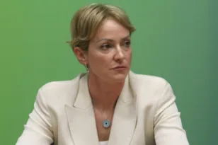 Σδούκου κατά Αποστολάκη: Χαρακτήρισε το 41% των πολιτών «πελάτες της Δεξιάς» επειδή δεν ψήφισαν το κόμμα που θα ήθελε εκείνη