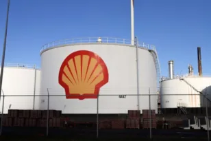 Shell: Επικαλείται «ανωτέρα βία» στα συμβόλαια LNG από το Κατάρ