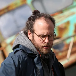 Μπιτσκόμπερ: Ένα ταξίδι χωρίς προορισμό, μιλά ο σκηνοθέτης Αρ. Μαραγκός