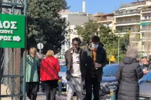 Στον ανακριτή ο 48χρονος που εμφανίστηκε με χειροβομβίδες έξω από τη ΓΑΔΑ – Τι υποστηρίζει για τα εκρηκτικά