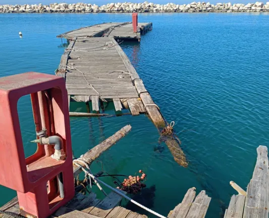 Επίσκεψη Πέτρου Ψωμά στη μαρίνα της Πάτρας - Σοβαρές ελλείψεις υποδομών