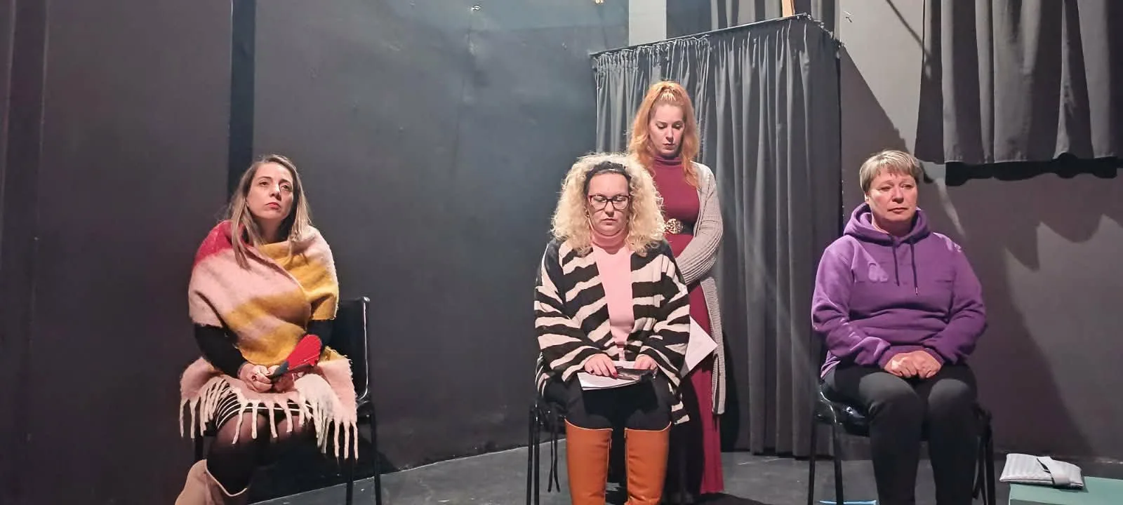 «Η Αντέλα θέλει να τα σπάσει όλα για να ζήσει»: Η Άννα Κοκκίνου μιλά για το «Σπίτι της Μπερνάρντα Άλμπα»