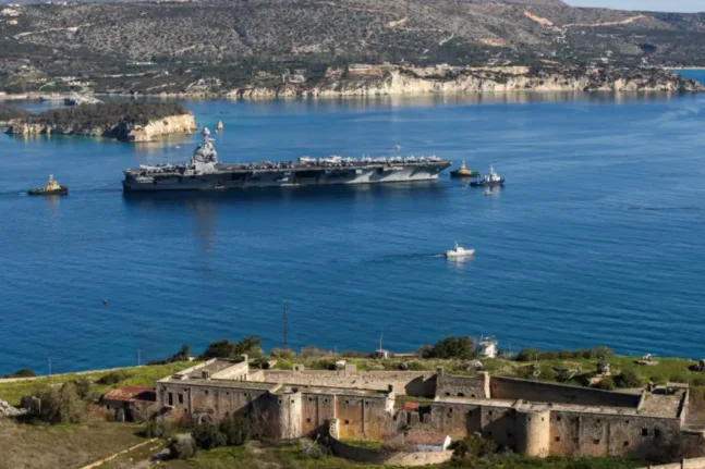 Φωτιά, βλάβες και κόπωση πληρώματος: Το αεροπλανοφόρο Gerald R. Ford κατευθύνεται στη Σούδα