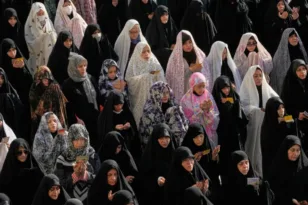 Μαζική προσευχή στην Τεχεράνη για το τέλος του Ραμαζανιού εν μέσω πολέμου