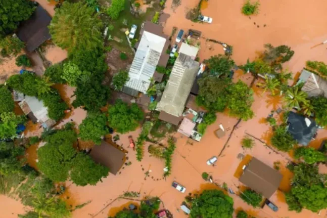 Συναγερμός στη Χαβάη: Χιλιάδες απομακρύνθηκαν εξαιτίας φόβων για κατάρρευση φράγματος