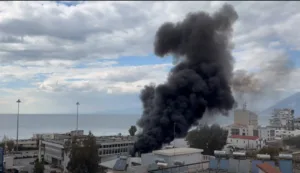 Πάτρα: Φούντωσαν ξαφνικά παλιά βαγόνια τρένου στον σταθμό του Αγίου Ανδρέα - ΒΙΝΤΕΟ ΚΑΙ ΦΩΤΟΓΡΑΦΙΕΣ