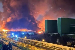 Μέση Ανατολή: Φλέγεται η Τεχεράνη, ιρανικά drones στο Ισραήλ, εκρήξεις σε Ντουμπάι και Μανάμα ΣΥΝΕΧΗΣ ΕΝΗΜΕΡΩΣΗ