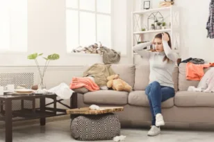 Η ακαταστασία στο σπίτι φορτώνει και το μυαλό – Τι δείχνει η επιστήμη