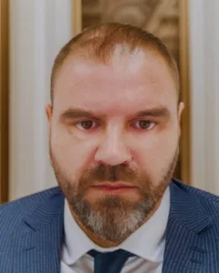 Η Κύπρος σε επιφυλακή μετά τις επιθέσεις Ιράν και Χεζμπολάχ – Τι μεταφέρει στην "Π" από το Παραλίμνι ο Θ. Νικολοβγένης