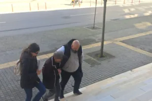 Στο αυτόφωρο η 77χρονη που συνελήφθη μετά το θάνατο του 82χρονου συζύγου της