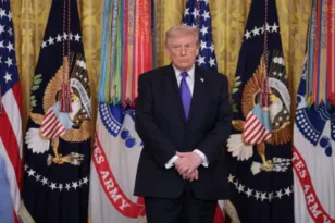 Σκληρή γραμμή Τραμπ για τον πόλεμο: «Δεν θα μείνει κανείς ζωντανός»