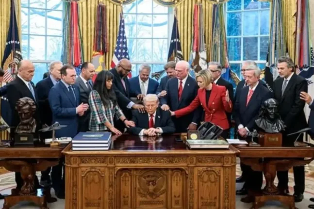 Η προσευχή παστόρων με τον Τραμπ για την επιτυχία των ΗΠΑ στον πόλεμο του Ιράν ΒΙΝΤΕΟ