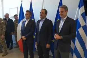 Τριμερής στην Πάφο: Μητσοτάκης, Μακρόν και Χριστοδουλίδης σε κρίσιμη συνάντηση για την Ανατολική Μεσόγειο ΣΥΝΕΧΗΣ ΕΝΗΜΕΡΩΣΗ