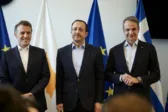 Ολοκληρώθηκε η τριμερής στην Πάφο: Μητσοτάκης, Μακρόν και Χριστοδουλίδης έστειλαν μήνυμα συντονισμού
