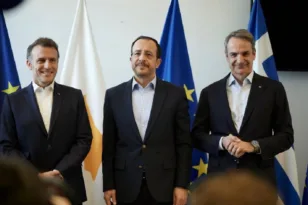 Ολοκληρώθηκε η τριμερής στην Πάφο: Μητσοτάκης, Μακρόν και Χριστοδουλίδης έστειλαν μήνυμα συντονισμού