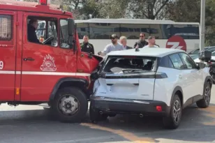 Καραμπόλα στην Αθηνών με την εμπλοκή Πυροσβεστικού οχήματος,ΦΩΤΟ