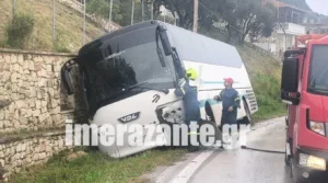 Άγιο είχαν μαθητές στη Ζάκυνθο, το λεωφορείο, που τους μετέφερε συγκρούστηκε με ΙΧ, ΦΩΤΟ, ΒΙΝΤΕΟ