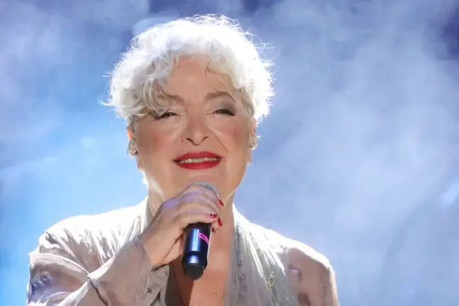 «Τώρα είμαι με το μπαστουνάκι μου», η Τάνια Τσανακλίδου για την περιπέτεια με την υγεία της