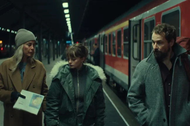 Unfamiliar: Μυστικά που δεν έμειναν θαμμένα