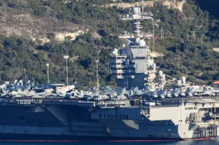 USS Gerald R. Ford: Στη Σούδα μετά τη φωτιά, με 8 ντετέκτιβ να αναλαμβάνουν την έρευνα