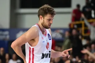 Ολυμπιακός: Αμφίβολος ο Βεζένκοφ για το ντέρμπι με τον Παναθηναϊκό στο ΣΕΦ