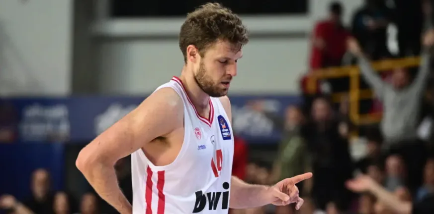 Ολυμπιακός: Αμφίβολος ο Βεζένκοφ για το ντέρμπι με τον Παναθηναϊκό στο ΣΕΦ