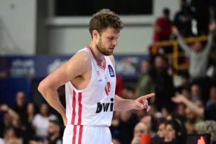 Ολυμπιακός: Χωρίς Βεζένκοβ με την Παρί – Πότε θα κριθεί η συμμετοχή του Μόρις