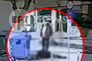 Θεσσαλονίκη: Η σοκαριστική στιγμή που έπεσε αιμόφυρτος ο 20χρονος μετά το μαχαίρωμα στην πλάτη
