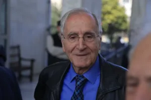 Το «αντίο» στον Γιώργο Βότση: Φάμελος, Χαρίτσης, Λαλιώτης, Δαμανάκη, Βούλτεψη, ΦΩΤΟ