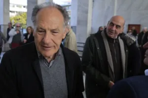 Το «αντίο» στον Γιώργο Βότση: Φάμελος, Χαρίτσης, Λαλιώτης, Δαμανάκη, Βούλτεψη, ΦΩΤΟ