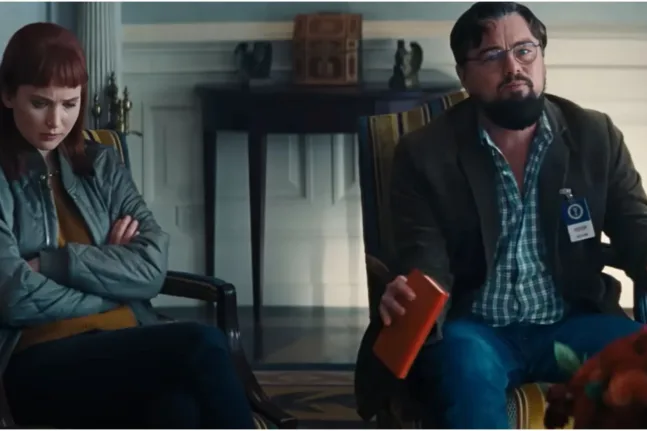 Με μουστάκι και προσθετική κοιλιά ο Λεονάρντο Ντι Κάπριο στο «What Happens at Night»