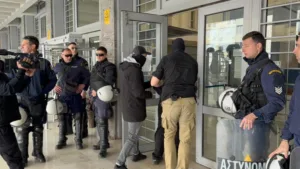 Θεσσαλονίκη: Δρακόντεια τα μέτρα ασφαλείας για τη μεταγωγή στα δικαστήρια του 23χρονου κατηγορούμενου για τη δολοφονία του 20χρονου, ΒΙΝΤΕΟ