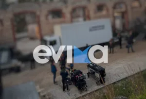 Χαλκίδα: Θαυμαστές του Μπραντ Πιτ συγκεντρώνονται για να δουν από κοντά τον διάσημο ηθοποιό